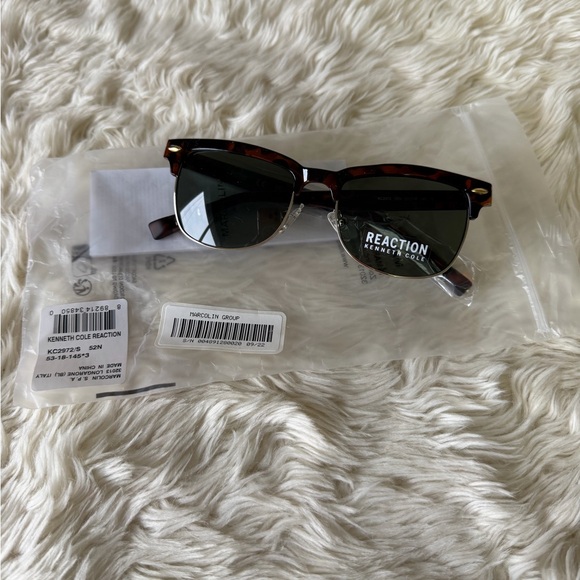 Kenneth Cole Tortoise Shell Sunglasses - Picture 6 of 6